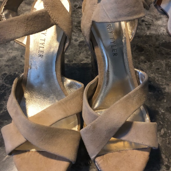 Jeffrey Tyler Wedges - Picture 2 of 4